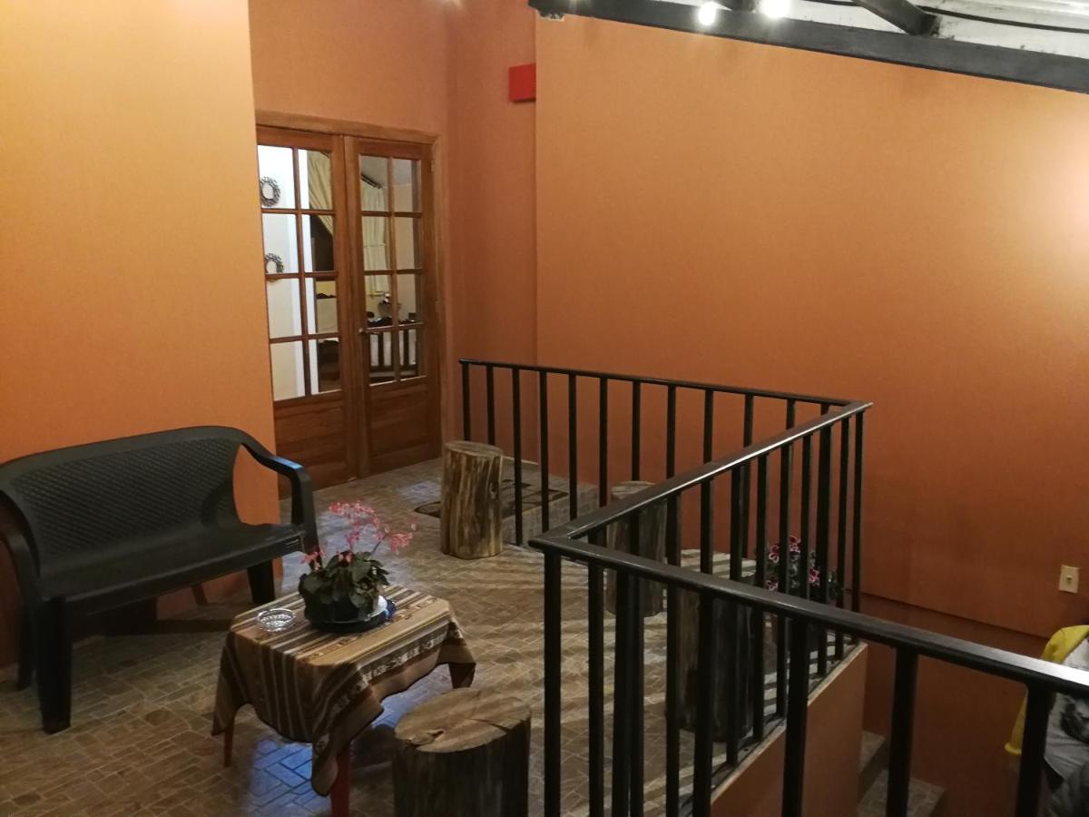 Chapelet Hostal Tababela Εξωτερικό φωτογραφία