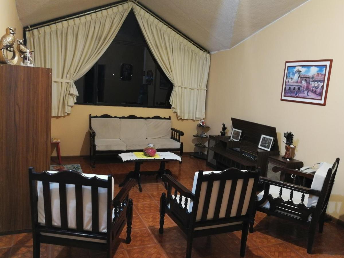 Chapelet Hostal Tababela Εξωτερικό φωτογραφία