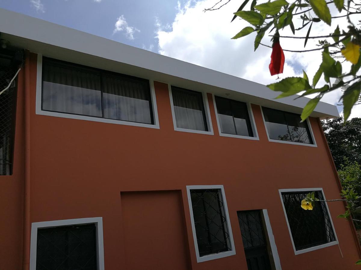 Chapelet Hostal Tababela Εξωτερικό φωτογραφία