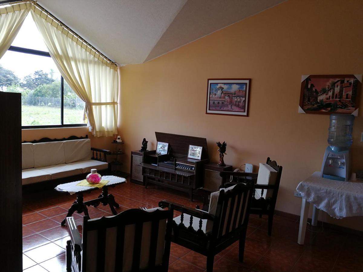 Chapelet Hostal Tababela Εξωτερικό φωτογραφία