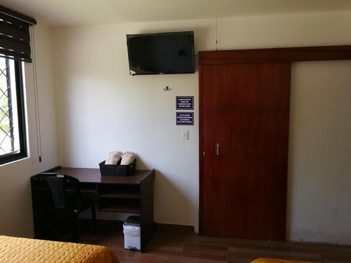 Chapelet Hostal Tababela Εξωτερικό φωτογραφία