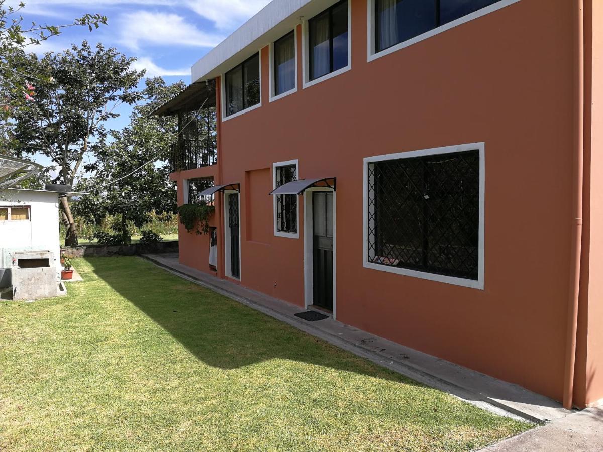 Chapelet Hostal Tababela Εξωτερικό φωτογραφία