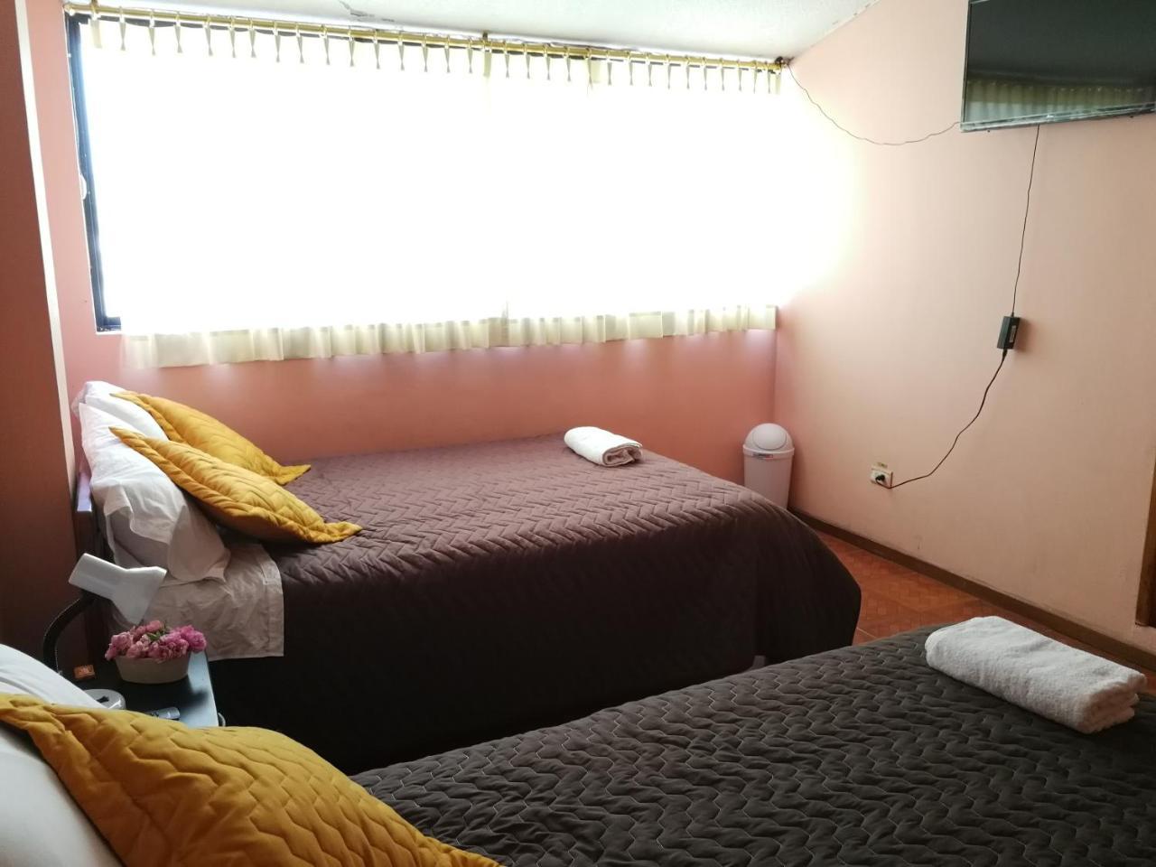 Chapelet Hostal Tababela Εξωτερικό φωτογραφία