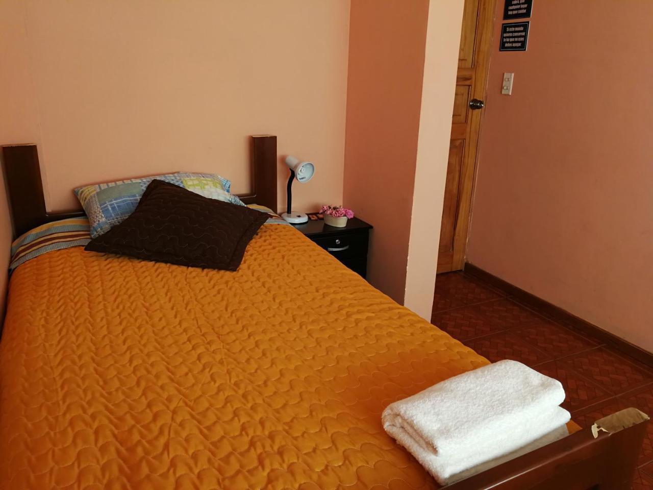 Chapelet Hostal Tababela Εξωτερικό φωτογραφία