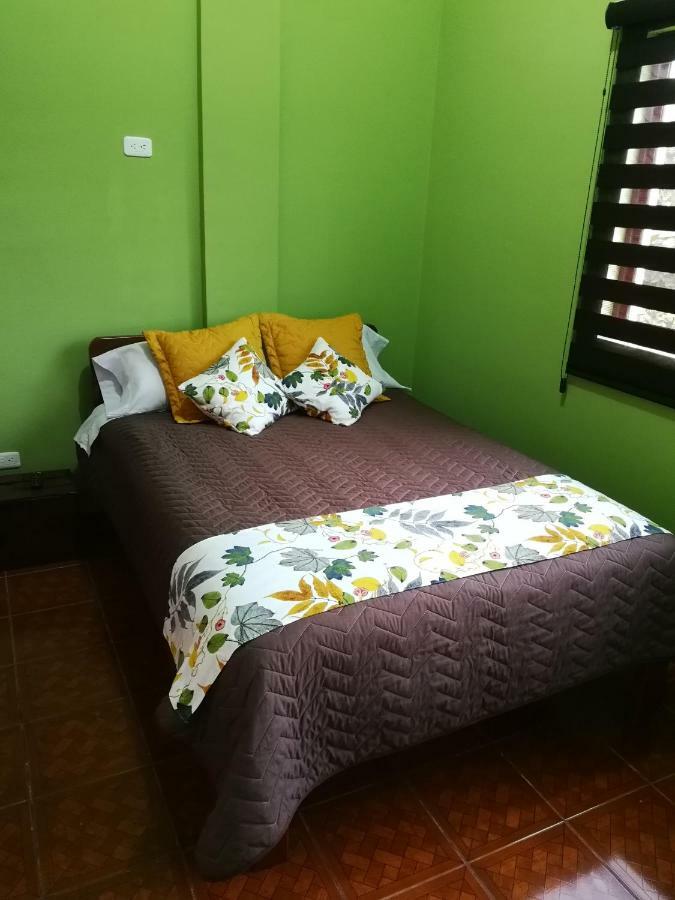 Chapelet Hostal Tababela Εξωτερικό φωτογραφία