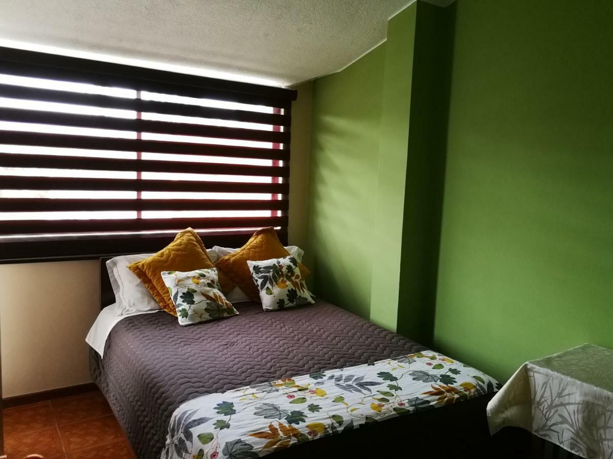 Chapelet Hostal Tababela Εξωτερικό φωτογραφία