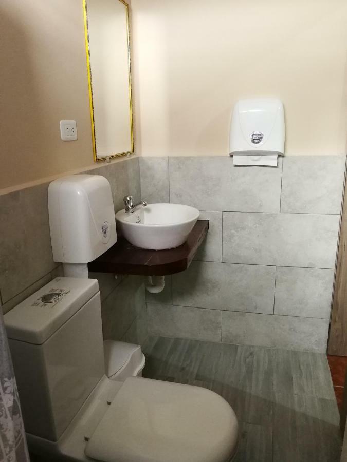 Chapelet Hostal Tababela Εξωτερικό φωτογραφία