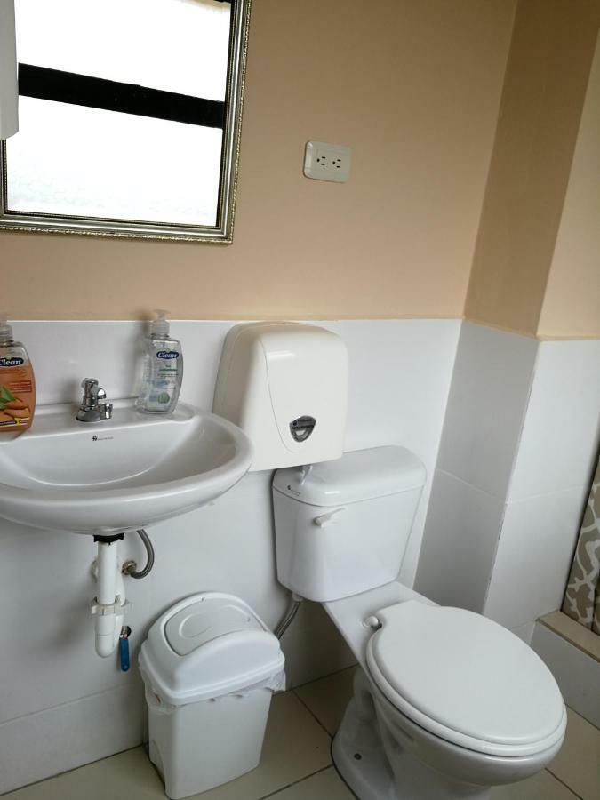Chapelet Hostal Tababela Εξωτερικό φωτογραφία