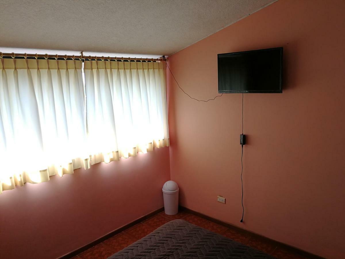 Chapelet Hostal Tababela Εξωτερικό φωτογραφία